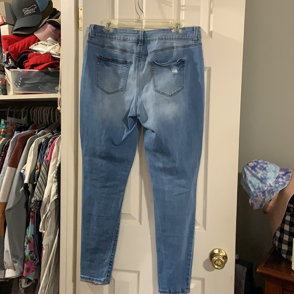 Distressed Jean - Picture 2 of 4